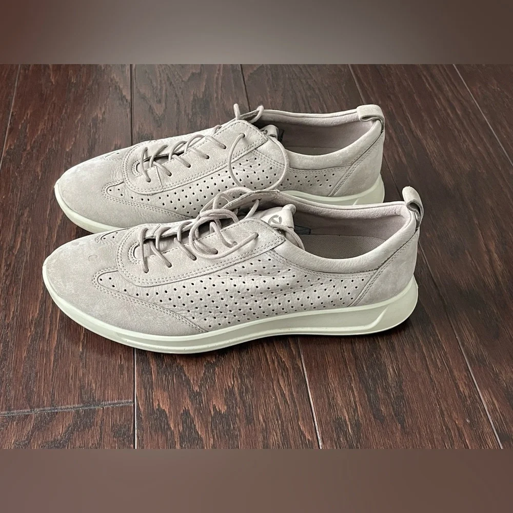 Ecco Womens Flexure Runner gray Rose Suede Sneaker Size 41/10